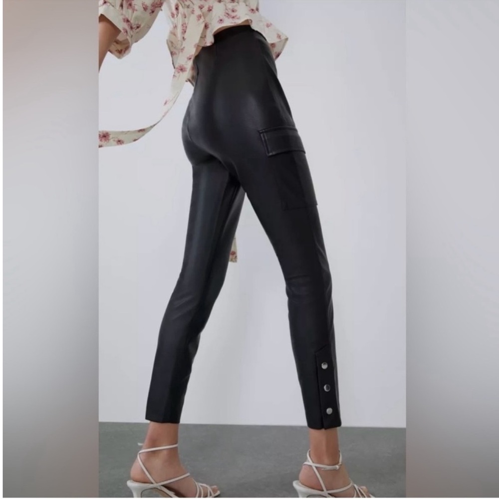 Zara Black Ankle Cropped Pants with High-Waisted Design